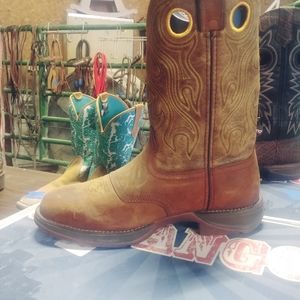 Mens Durango cowboy boots.